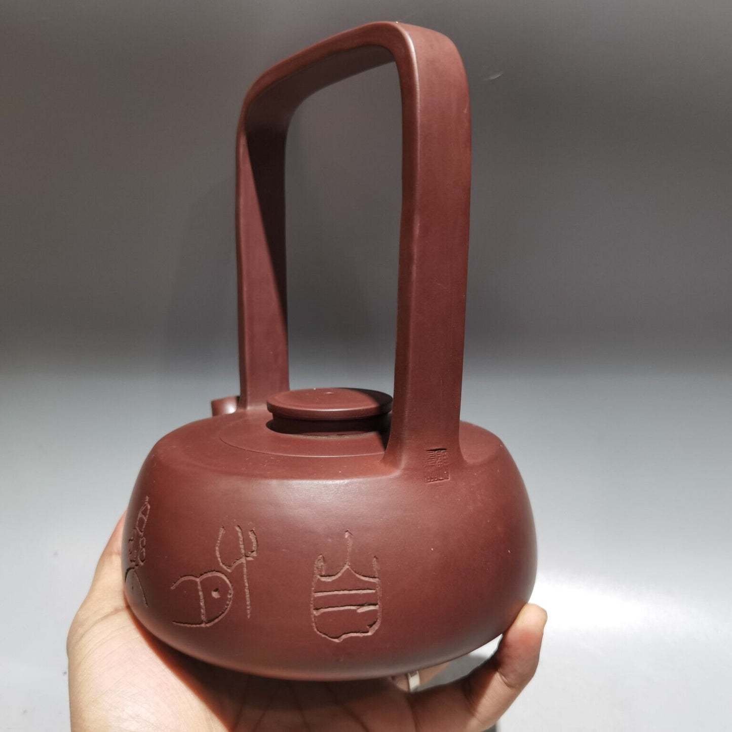 Chinese Yixing Zisha Clay Handmade Exquisite Teapot（提梁壶 低款：顾景舟 ）