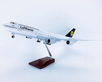 1:160 47CM Lufthansa BOEING 747-8 Airplane Landing Gear Resin Aircraft Model