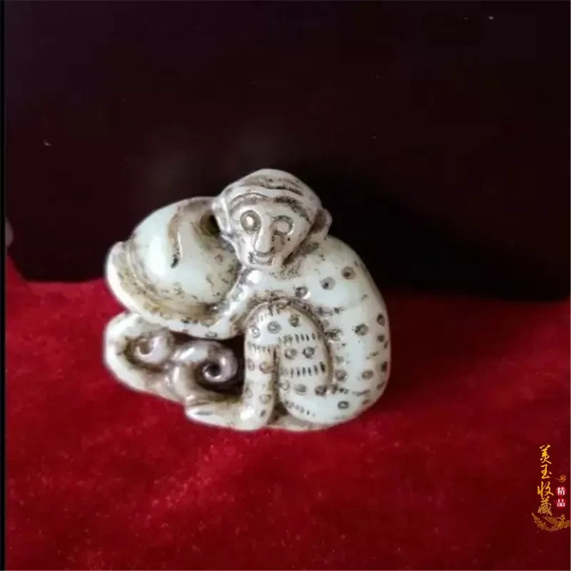 Rare China Natural Old Jade Carving Monkey Collection Pendant Hsiuyen Jade Gift