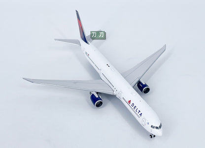 1:400 PandaModel DELTA B767-400 N825MH Passenger Airplane Diecast Model