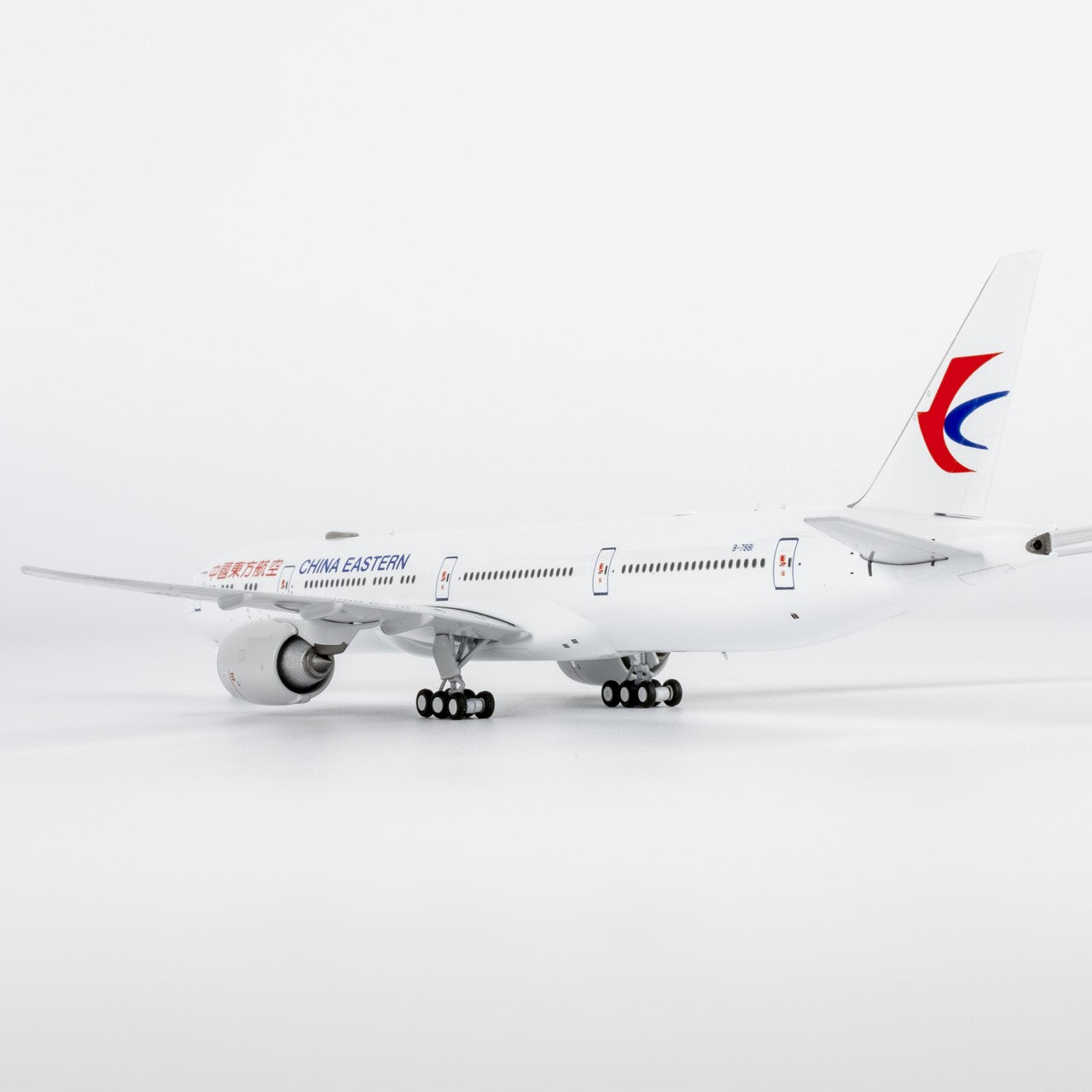 1:400 NGmodels China Eastern Boeing 777-300ER Passenger Diecast Plane Model