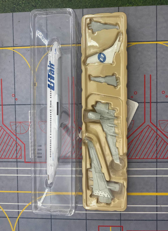 1:200 Hogan UTair Boeing 737-900er Passenger Airplane ABS Plastic Aircraft Model