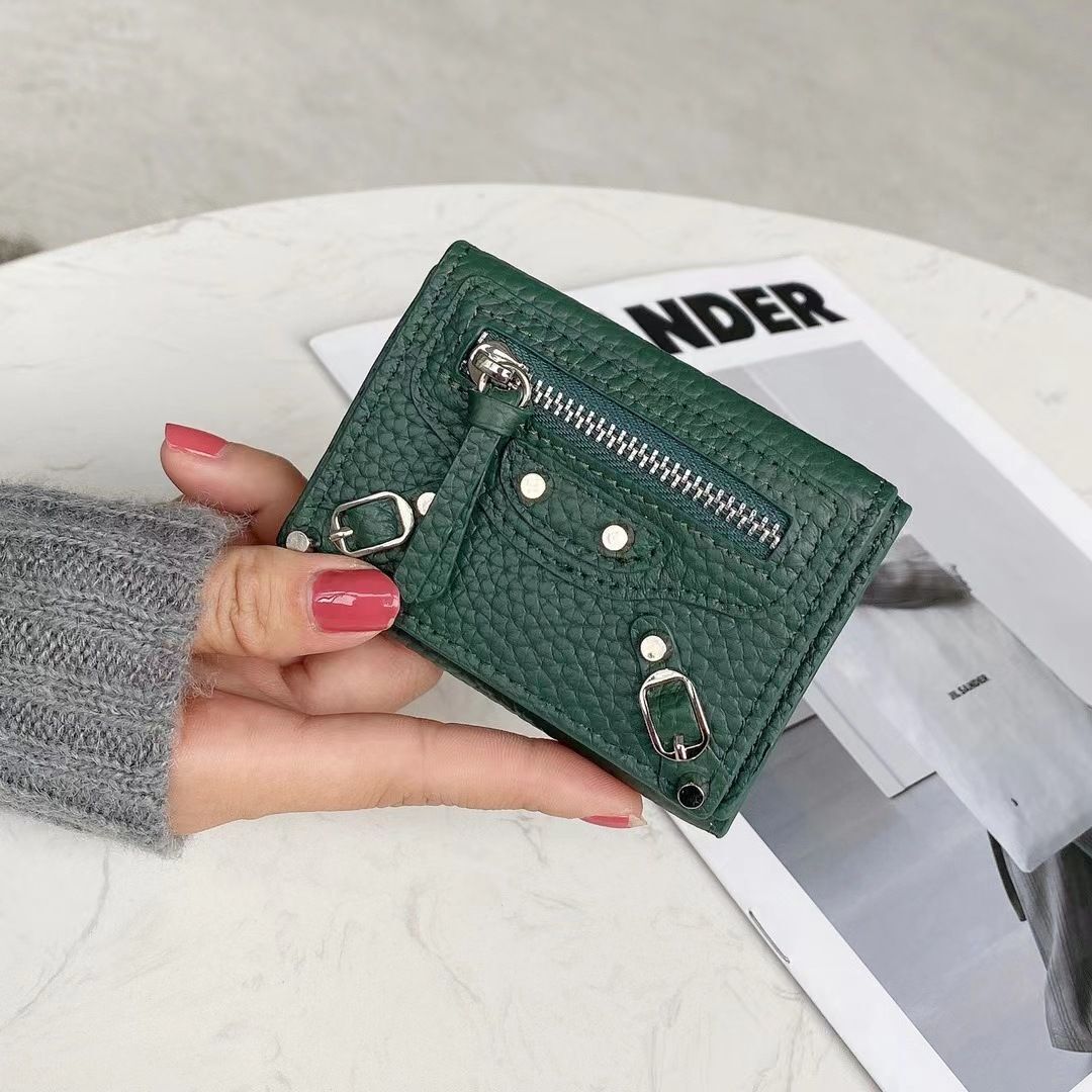 Short Wallets Genuine Leather Trifold Purse Cool Rivet Decorations 9.5*6.5*2.5CM