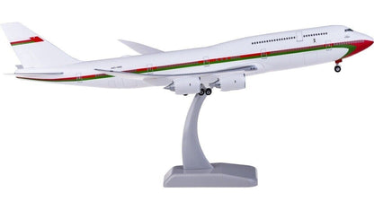 1:200 38CM Hogan Oman BOEING 747-8 Passenger Airplane ABS Plastic Aircraft Model