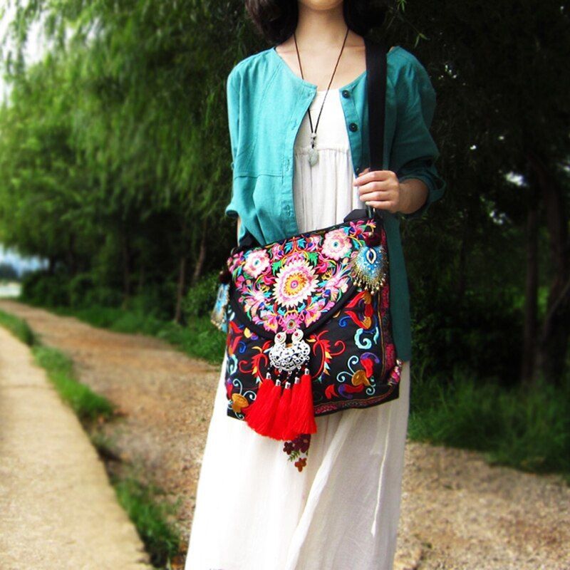 Canvas Embroidered Handbags Vintage Handmade Feather Tassel Soft Shoulder Purses