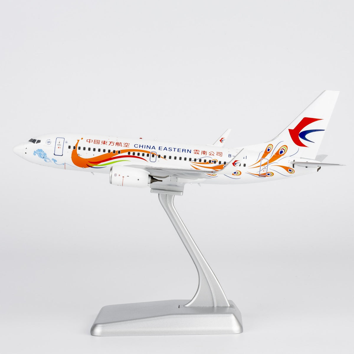 1:200 NGmodels China Eastern Boeing 737-700 B-6141 Airplane Diecast Plane Model