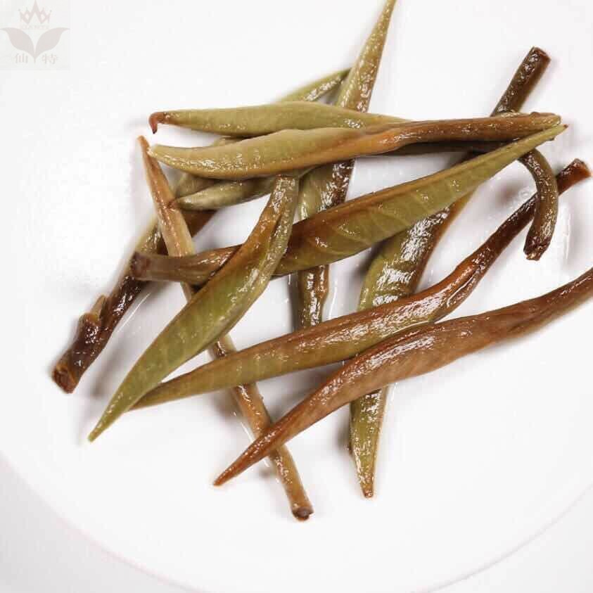 Chinese Fujian White Tea Silver Needle Bai Hao Yin Zhen White Tea Cake 300g