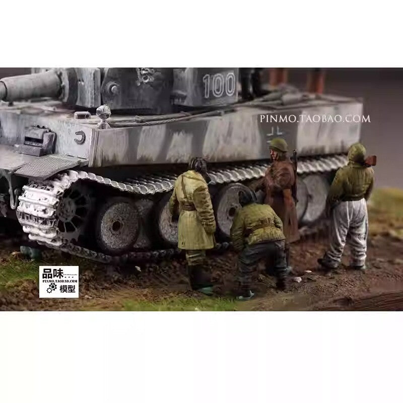 1/72 Soviet battlefield Soviet Union 7 soldiers Model