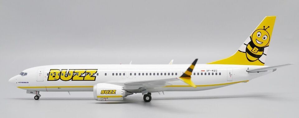 1:200 JC Wings BUZZ BOEING 737 MAX 8 Passenger Airplane Diecast Aircraft Model