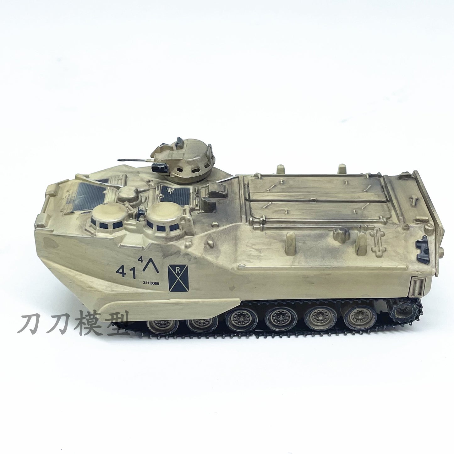 1:72 US AAV-7A1 Amphibious Armoured Assault Vehicle Desert Painting Model