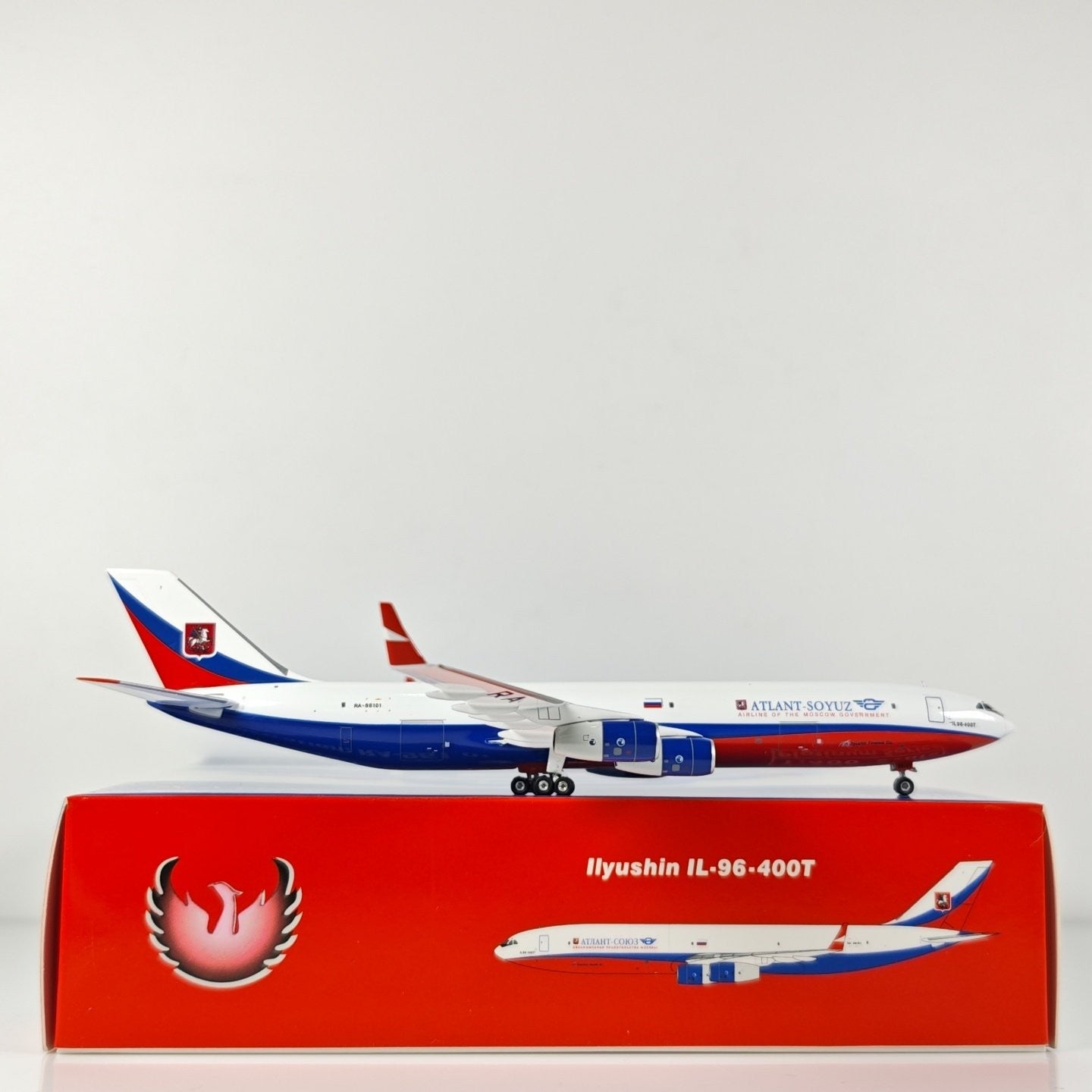 1:400 Phoenix Vietnam Airlines Ilyushin IL-96-400T Diecast Aircraft Plane Model