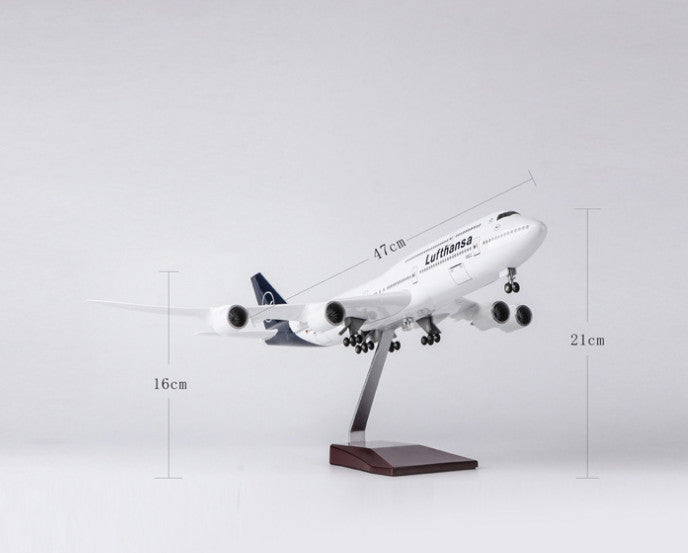 1:160 47CM Lufthansa BOEING 747-8 Aeroplane Landing Gear Resin Aircraft Model