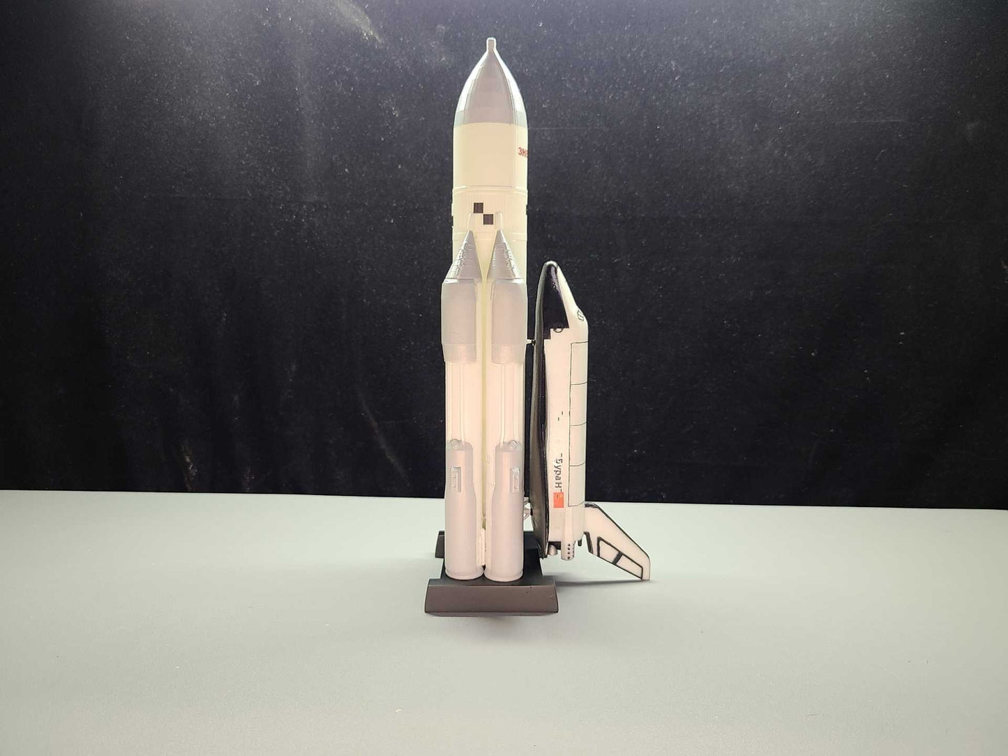 1:200 Scale Energy with Buran Space Shuttle Model Painted Finished 30cm/12inches