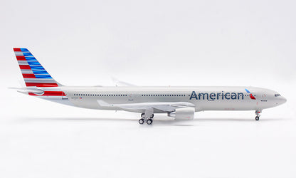 1:200 32CM InFlight American AIRBUS A330-300 Passenger Airplane Diecast Model