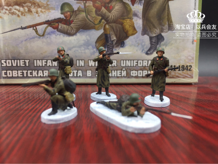 1/72 5Pcs World War II Soviet winter infantry soldier model