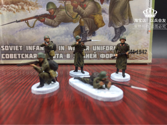 1/72 5Pcs World War II Soviet winter infantry soldier model