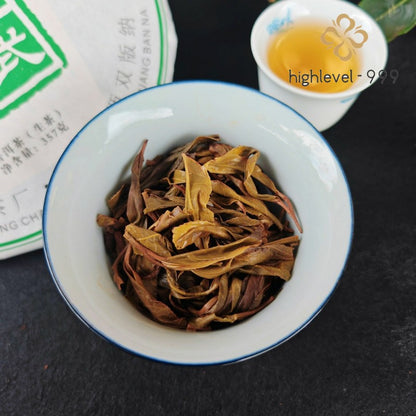 357g Raw Pu'er Tea Cake Yunnan Yiwu Early Spring Old Tree Aged Compressed Tea