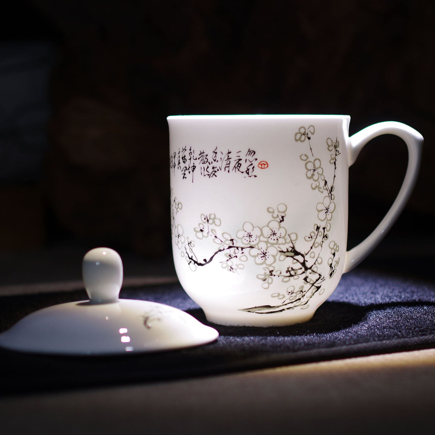 Jingdezhen Blue and White Bone Porcelain Cup Ceramic Tea Cup with Handle Lid
