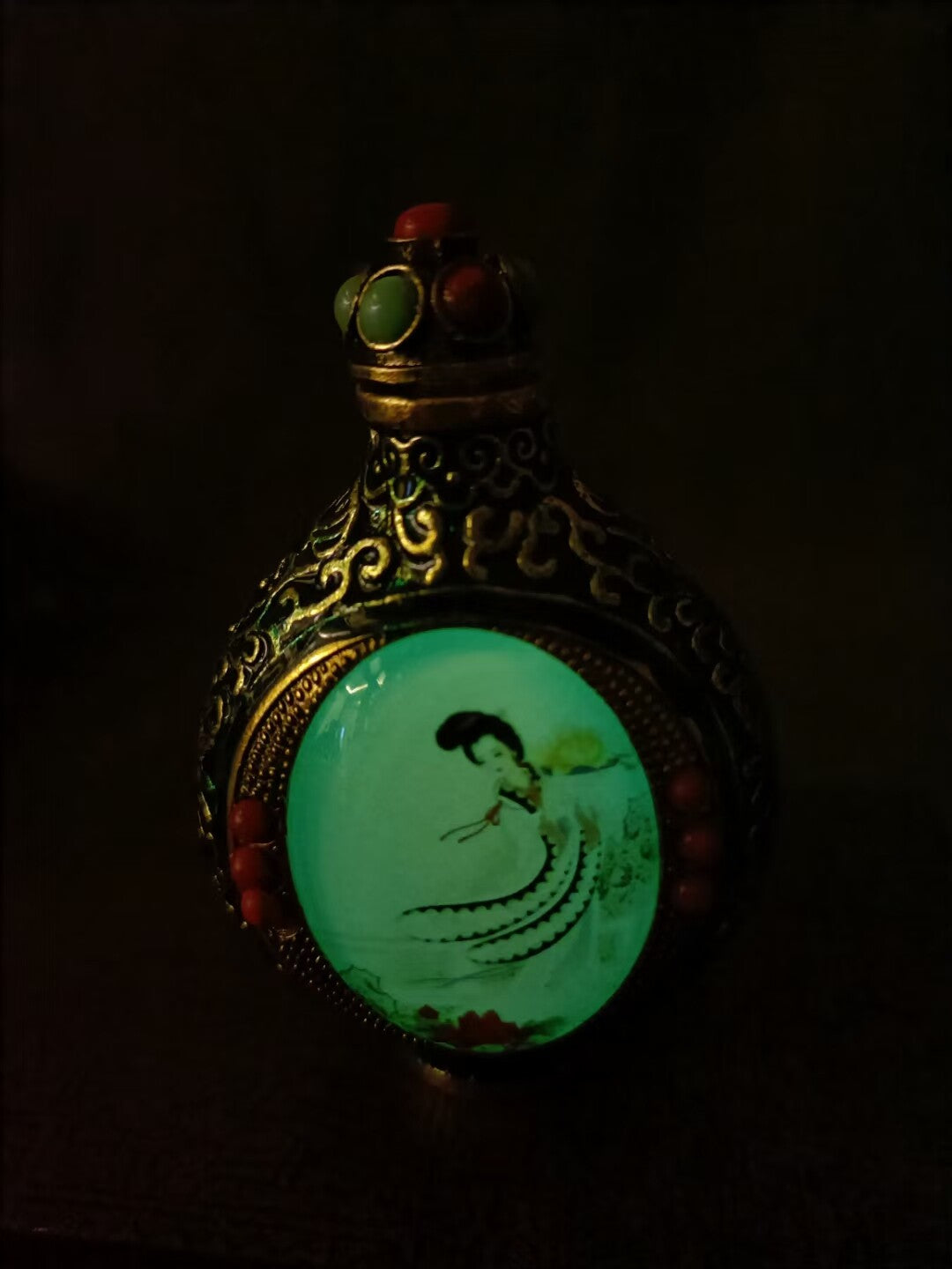 chinese carved snuff bottle Inlaying Sexy Woman enamel Painted glow-in-the-dark