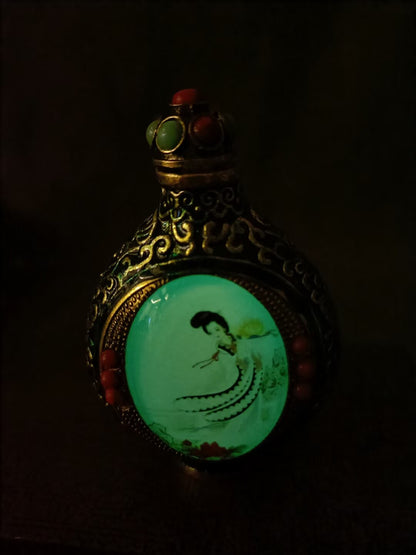 chinese carved snuff bottle Inlaying Sexy Woman enamel Painted glow-in-the-dark