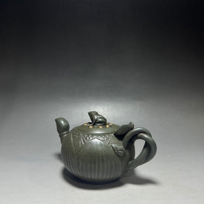 Chinese Yixing Zisha Clay Handmade Exquisite Teapot（青蛙莲子壶 底款：蒋蓉）