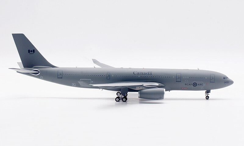 1:200 30CM InFlight Canada AIRBUS CC-330 HUSKY Aeroplane Diecast Aircraft Model