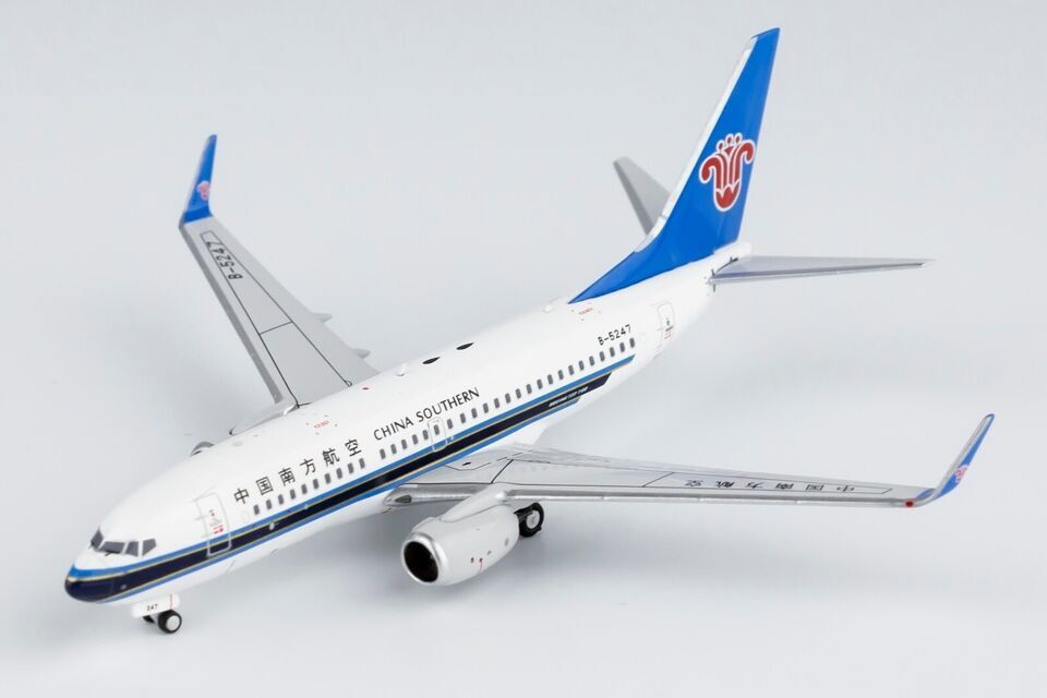 1:400 NG Model CHINA SOUTHERN BOEING 737-700 Passenger Airplane Diecast Model