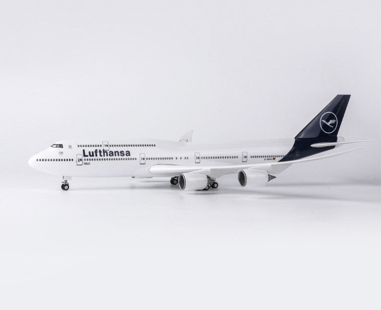 1:160 47CM Lufthansa BOEING 747-8 Aeroplane Landing Gear Resin Aircraft Model