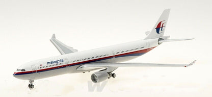 1:400 AeroClassics Malaysia AIRBUS A330-300 Passenger Airplane Diecast Model