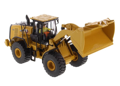 1:50 DM 972 XE Wheel Loader Construction Machine Equipment Diecast Model