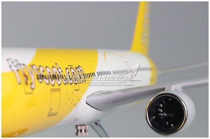 48CM Flyscoot BOEING 777 9V-OTC Passenger Airplane Resin Aircraft Plane Model