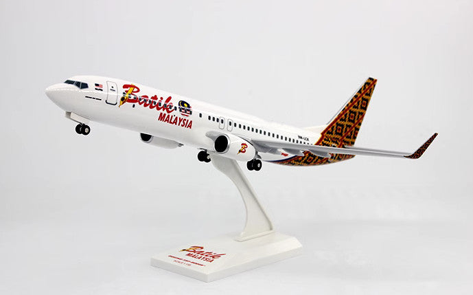 32CM 1:130 Risesoon Batik Air Malaysia Boeing 737-900 Airplane ABS Plastic Model
