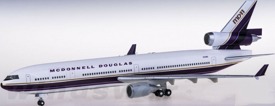 1:200 31CM Hogan McDonnell Douglas MD-11 Passenger Airplane ABS Plastic Model