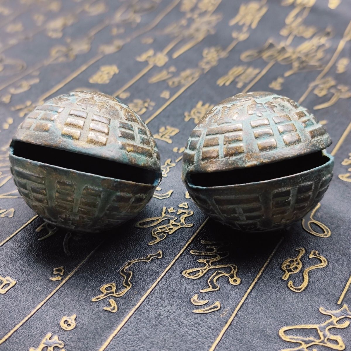 6.9CMRetro Pair Collectible Bells Tai Chi Eight Trigrams Copper Bell Decorations