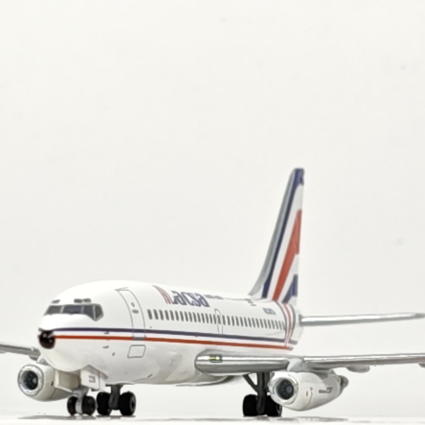 1:400 Aeroclassics LACSA Airlines Boeing 737-200 Airplane Diecast Plane Model