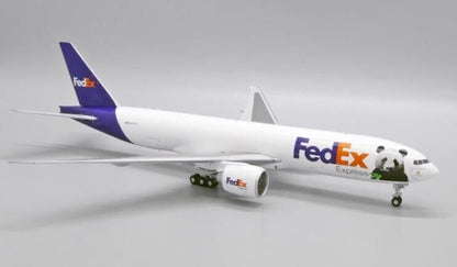 1:200 32CM JC WINGS Fed BOEING 777F Aircraft Plane Diecast Airfreighter Model