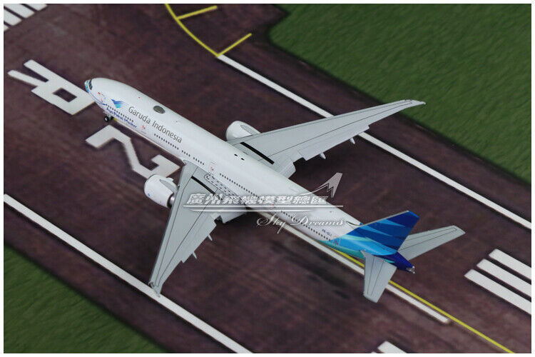 1:400 JC Wings Garuda Indonesia BOEING 777-300ER Flap Down Plane Diecast Model