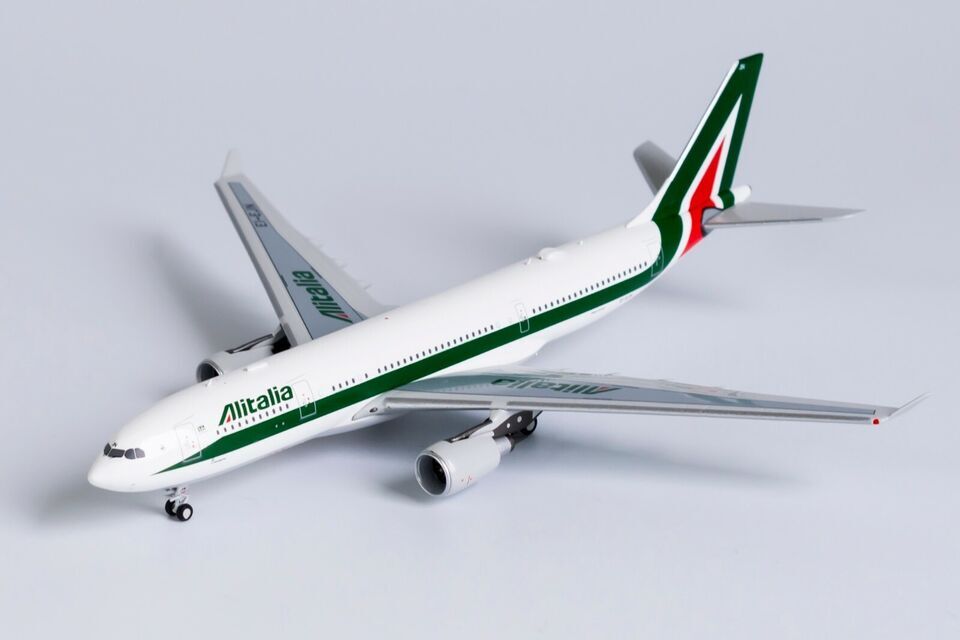 1:400 NG Model Alitalian AIRBUS A330-200 Passenger Airplane Diecast Plane Model