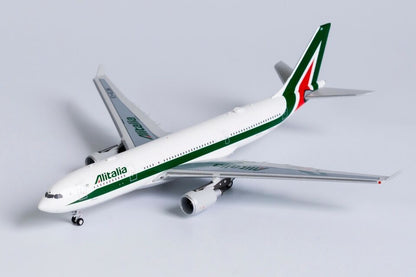 1:400 NG Model Alitalian AIRBUS A330-200 Passenger Airplane Diecast Plane Model