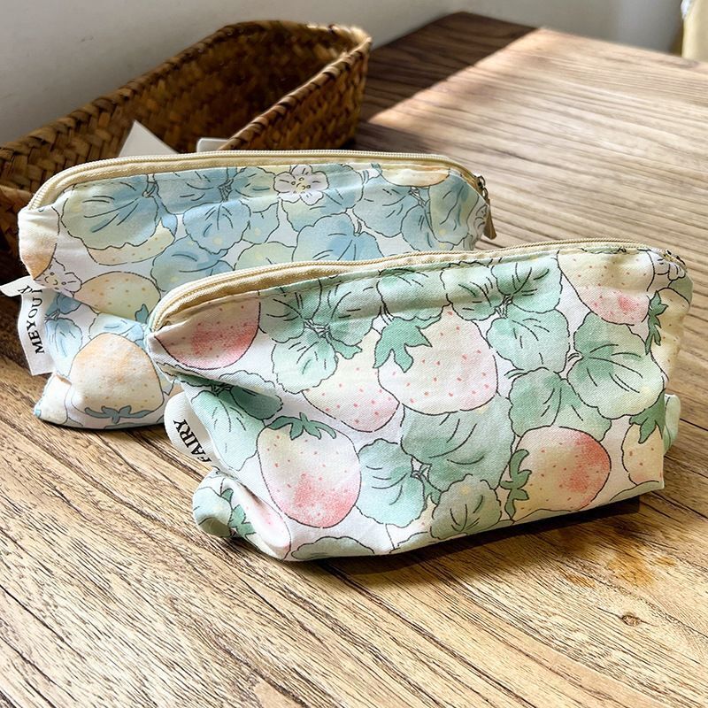 Strawberry Cosmetic Bag Makeup Pouch Zipper Make Up Organizer Bag Case Toiletry
