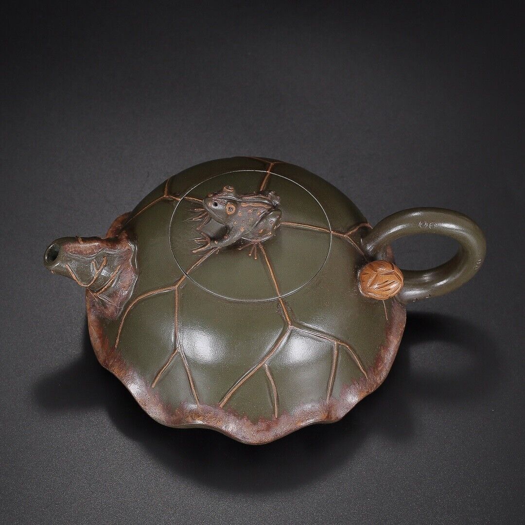 Chinese Yixing Zisha Clay Handmade Exquisite Teapot（荷叶青蛙 底款：蒋蓉）