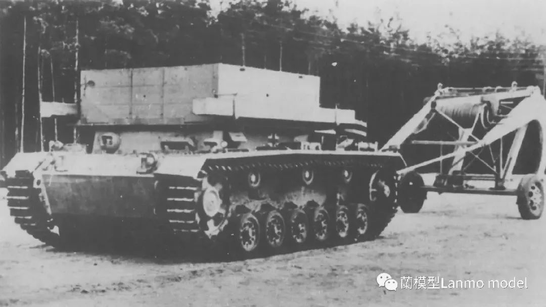 Lanmo model LM35009 1/35 CROMWELL "TULIP" QUADRUPLE RP-3 ROCKET LAUNCHER