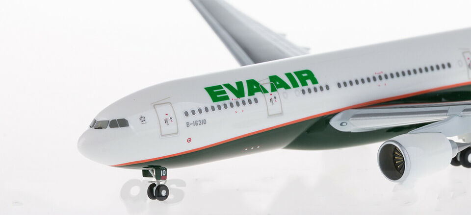 1:200 30CM Hogan EVA AIR AIRBUS A330-200 Passenger Airplane ABS Plastic Model