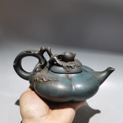 Chinese Yixing Zisha Clay Handmade Exquisite Teapot （上合桃壶 底款：蒋蓉）