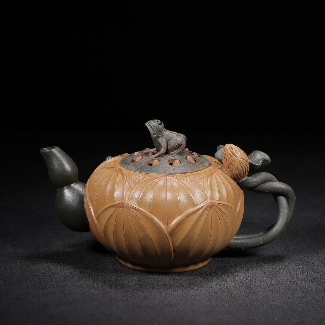 Chinese Yixing Zisha Clay Handmade Exquisite Teapot(青蛙莲子 底款：蒋蓉)