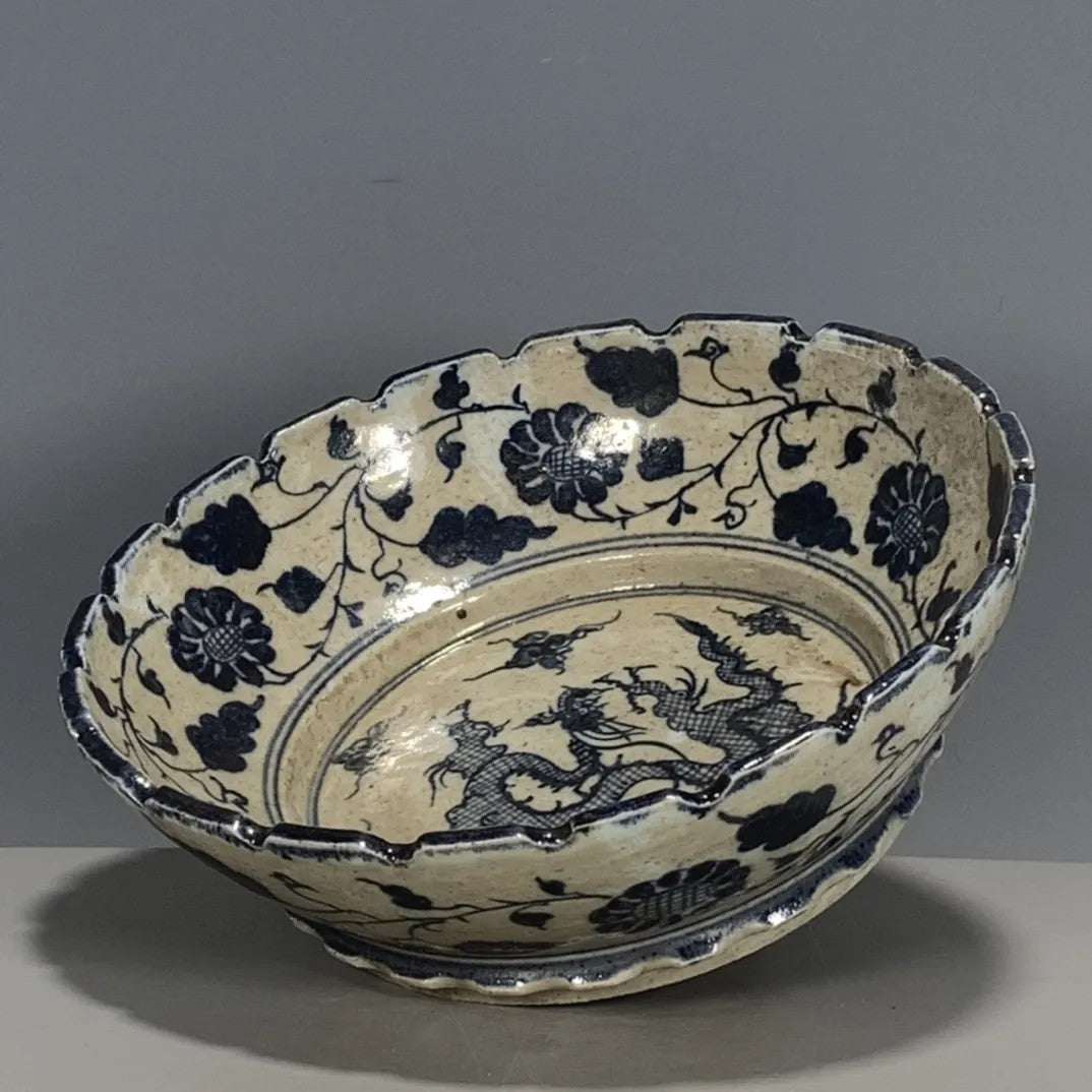 Chinese Porcelain Ming Dynasty Tianqi Blue and White Dragon Pattern Plate