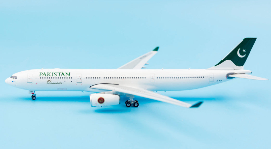 1:400 Phoenix PIA PAKISTAN AIRBUS A330-300 Passenger Airplane Diecast Model