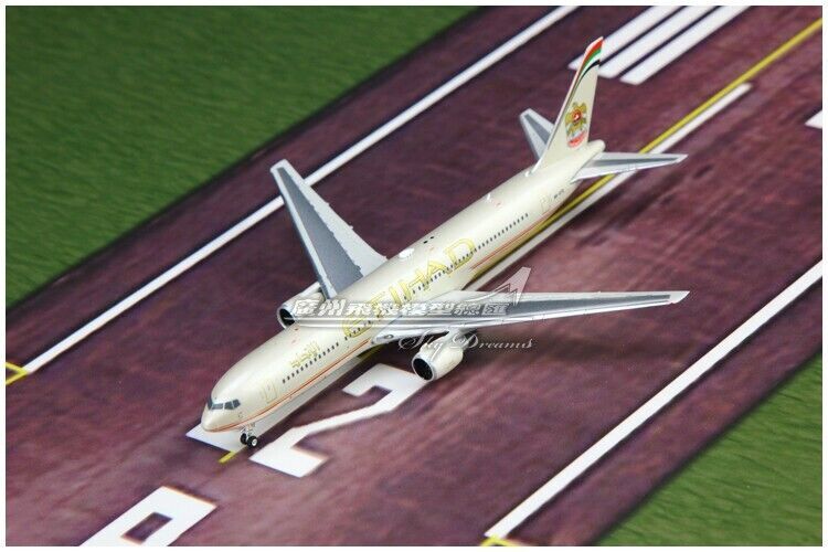 1:400 Phoenix ETIHAD BOEING 767-300ER Passenger Airplane Diecast Aircraft Model