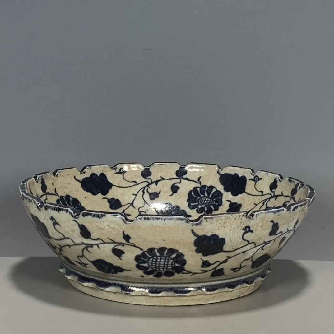 Chinese Porcelain Ming Dynasty Tianqi Blue and White Dragon Pattern Plate