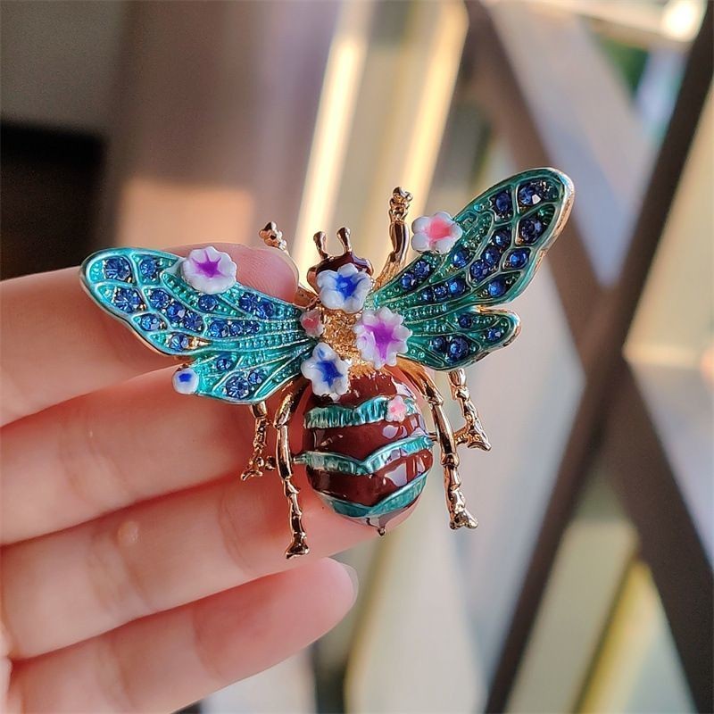 Vintage Bee Brooch Enamel Crystal Insect Pin for Women Coat Qipao Accessory